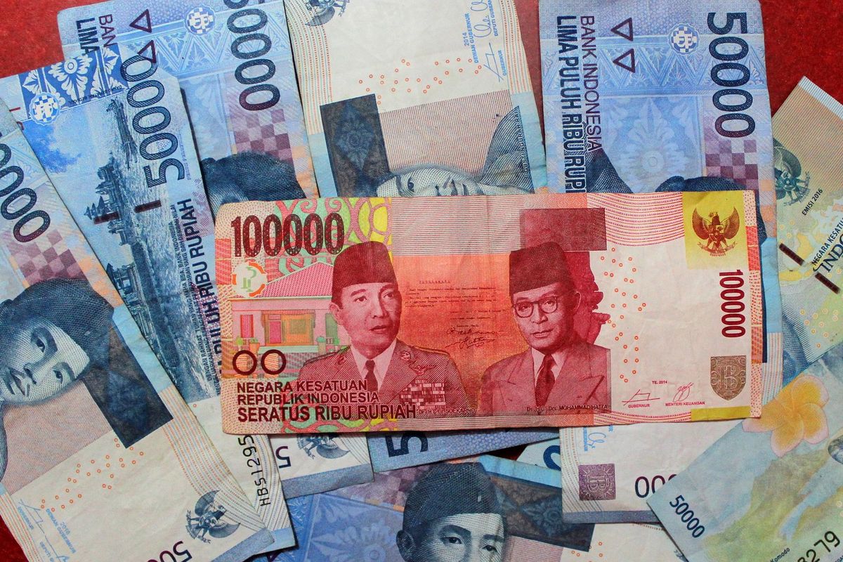 Rupiah Sentuh Level Rp 18.000, Efektivitas Lawatan Luar Negeri Pemerintah Dipertanyakan
